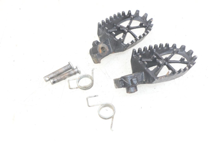 photo de PAIR OF FRONT FOOTRESTS APOLLO RFZ 150