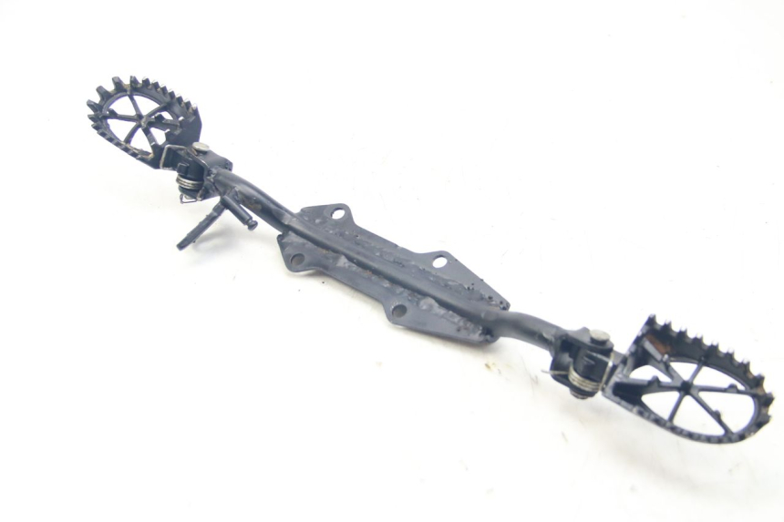 photo de PAIR OF FRONT FOOTRESTS APOLLO RFZ 125