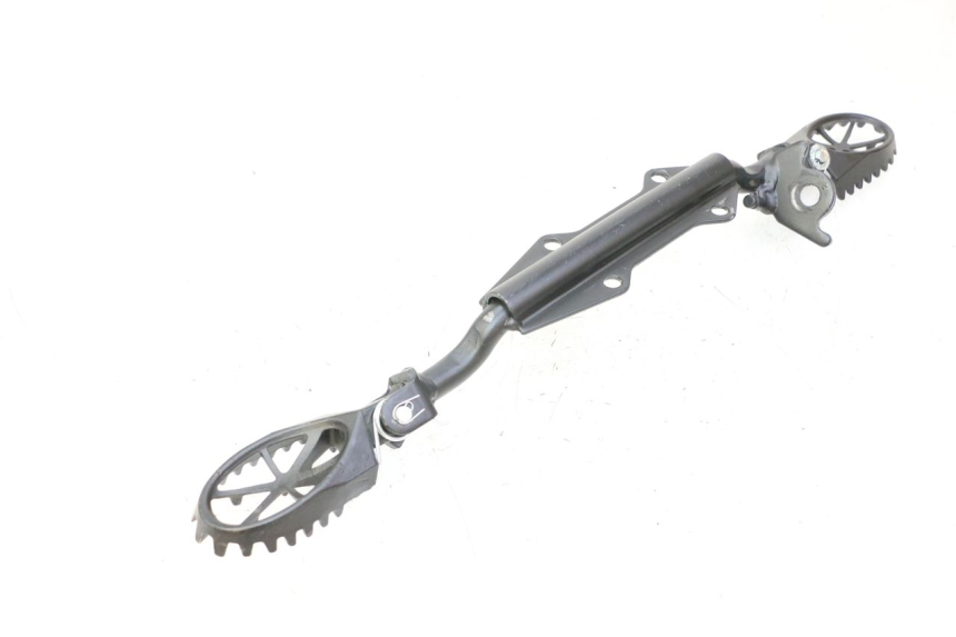 photo de PAIR OF FRONT FOOTRESTS APOLLO RFZ 125