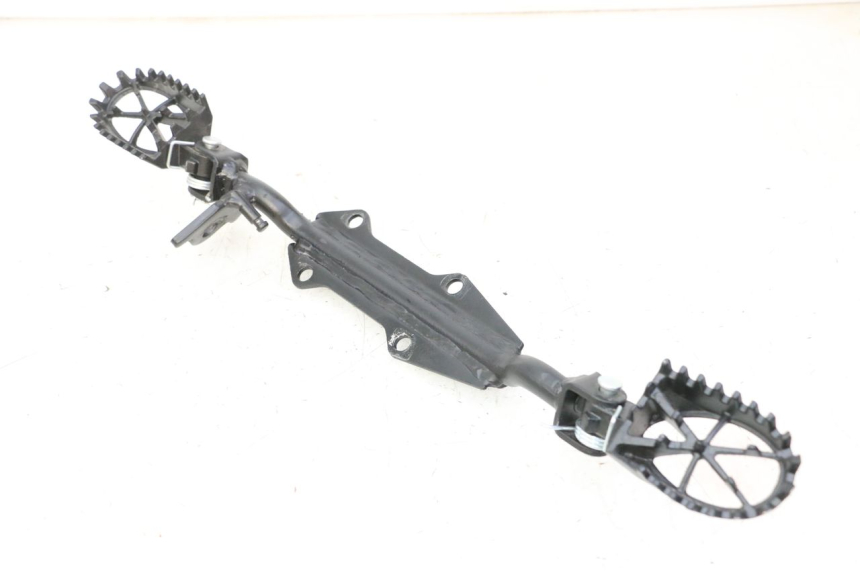 photo de PAIR OF FRONT FOOTRESTS APOLLO RFZ 125