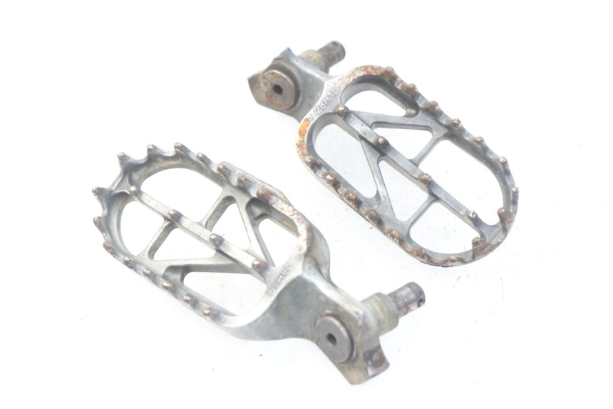 photo de PAIR FRONT FOOTREST SUZUKI RMZ RM-Z 450 (2008 - 2011)