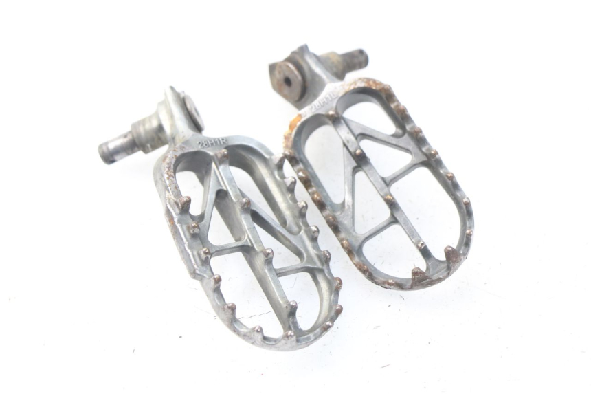 photo de PAIR FRONT FOOTREST SUZUKI RMZ RM-Z 450 (2008 - 2011)