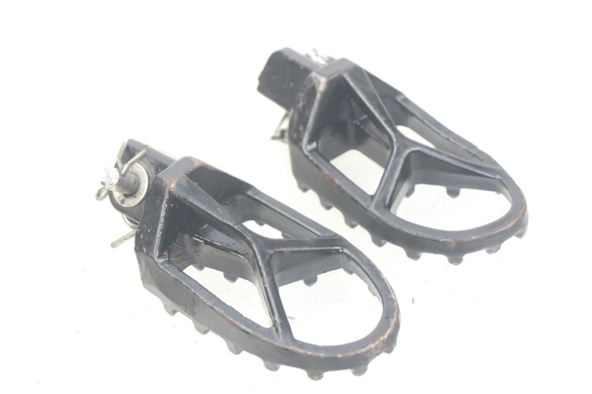 photo de PAIR OF FRONT FOOTRESTS APOLLO RXF 125