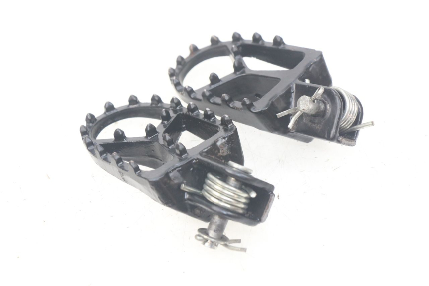 photo de PAIR OF FRONT FOOTRESTS APOLLO RXF 125