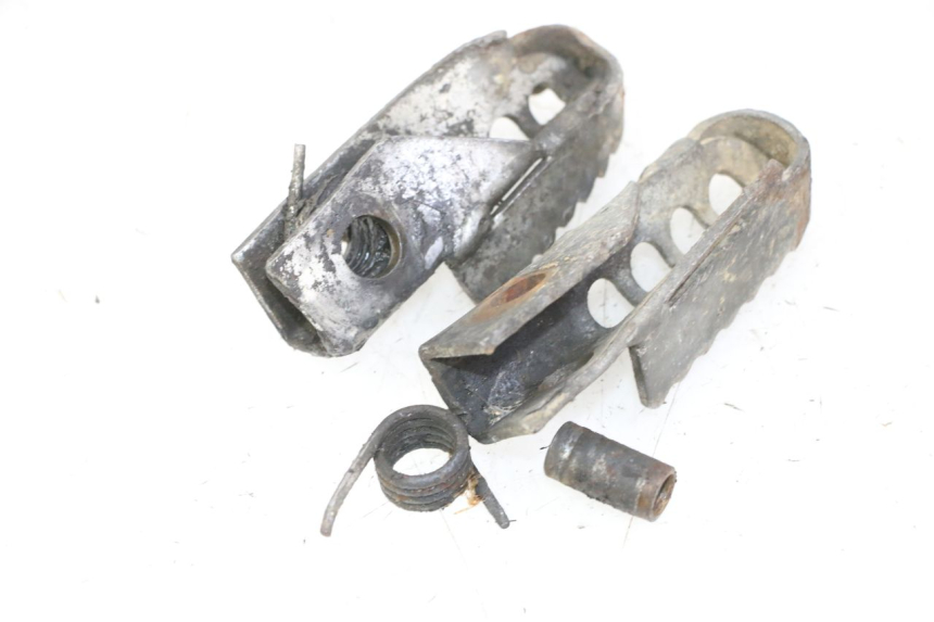 photo de PAIR OF FRONT FOOTRESTS GILERA SMT SUPERMOTARD 50 (2009 - 2017)