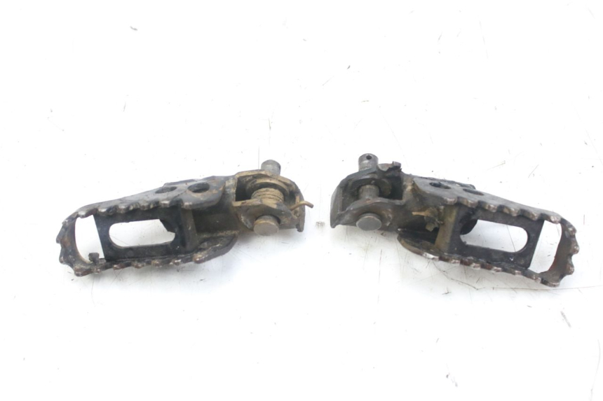 photo de PAIR OF FRONT FOOTRESTS SUZUKI SMX SUPERMOTARD 50 (1996 - 2001)