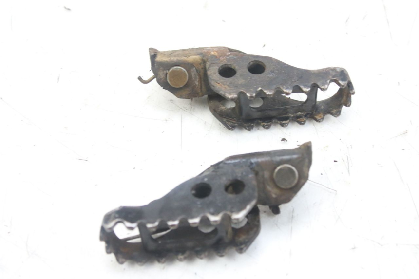 photo de PAIR OF FRONT FOOTRESTS SUZUKI SMX SUPERMOTARD 50 (1996 - 2001)