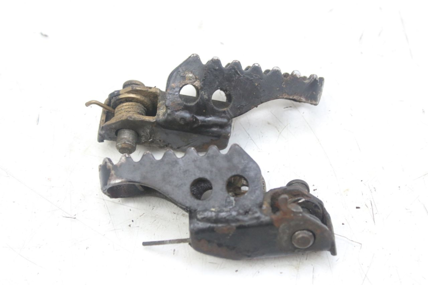 photo de PAIR OF FRONT FOOTRESTS SUZUKI SMX SUPERMOTARD 50 (1996 - 2001)