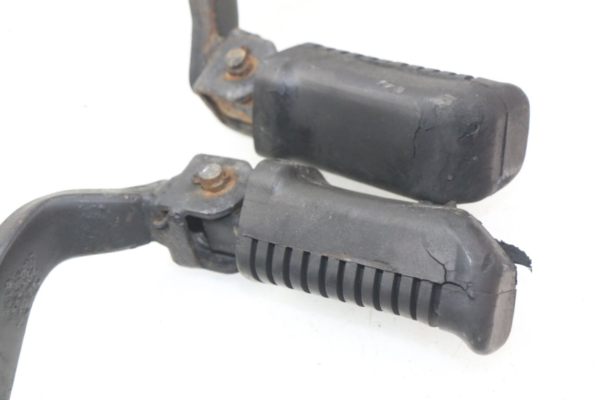 photo de PAIR OF FRONT FOOTRESTS YAMAHA SR 125 (1982 - 2003)