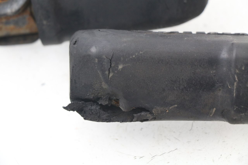 photo de PAIR OF FRONT FOOTRESTS YAMAHA SR 125 (1982 - 2003)