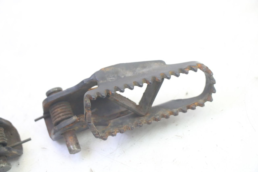 photo de PAIR FRONT FOOTREST KSR TR SM 50 (2015 - 2018) - Alternative perspective