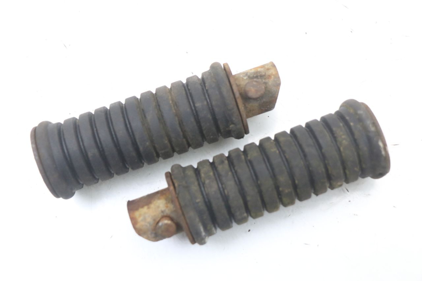 photo de PAIR FRONT FOOTREST SUZUKI TS X 80 (1984 - 1988)