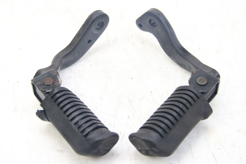 photo de PAIR OF FRONT FOOTRESTS YAMAHA SR 125 (1996 - 2003)