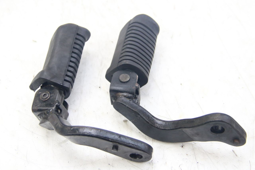 photo de PAIR OF FRONT FOOTRESTS YAMAHA SR 125 (1996 - 2003)