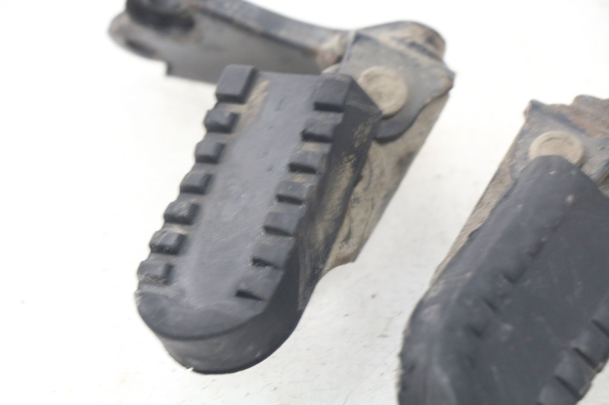 photo de PAIR FRONT FOOTREST YAMAHA TW 125 (1998 - 2002)