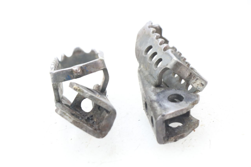 photo de PAIR FRONT FOOTREST YAMAHA YZ 80 (1998 - 2001)