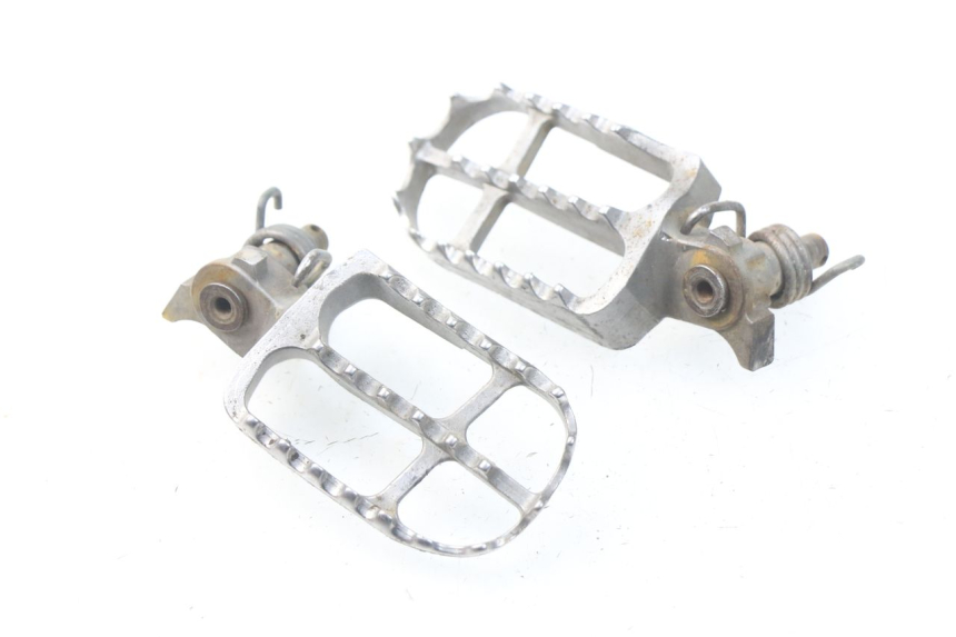 photo de PAIR FRONT FOOTREST YAMAHA YZ-F YZF 250 (2014 - 2018)