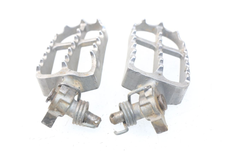 photo de PAIR FRONT FOOTREST YAMAHA YZ-F YZF 250 (2014 - 2018)