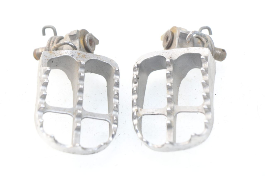photo de PAIR FRONT FOOTREST YAMAHA YZ-F YZF 250 (2014 - 2018)