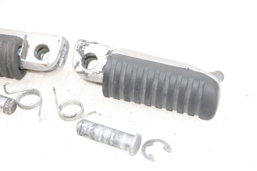 photo de FRONT FOOTPEG SET KAWASAKI ZR 7 750 (1999 - 2004) - Alternative perspective