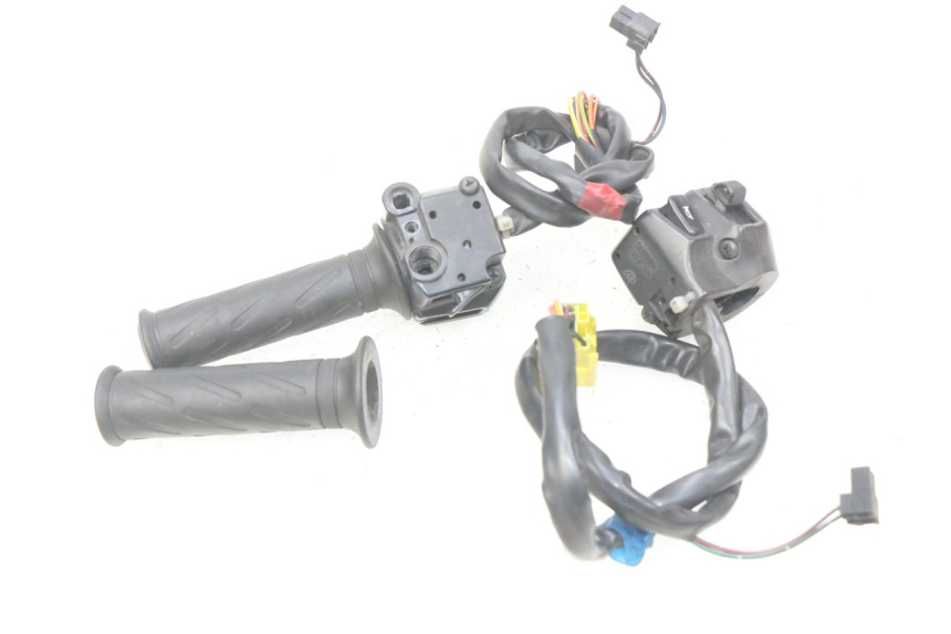 photo de HANDLEBAR SWITCHES SUZUKI BURGMAN 125 (2007 - 2014) - Alternative perspective