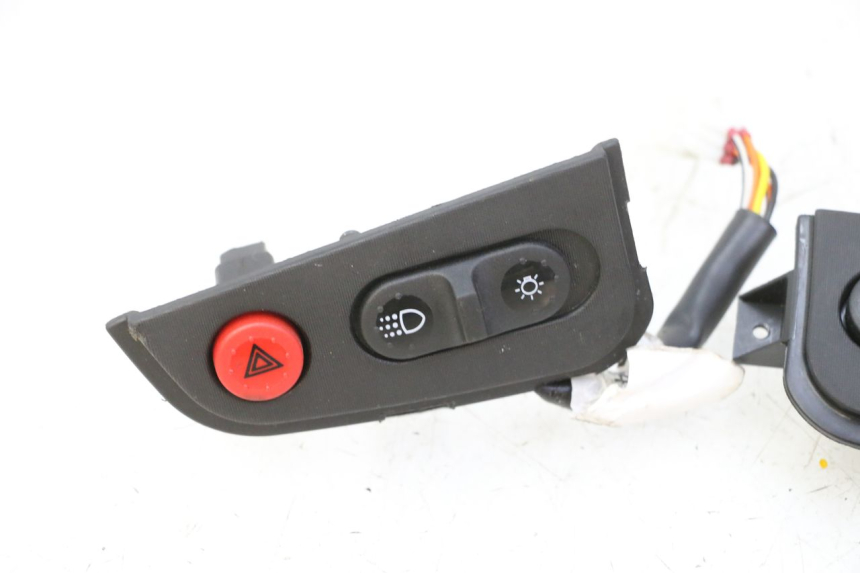 photo de HAND SWITCHES PIAGGIO MP3 HPE 310 (2024 - 2025)