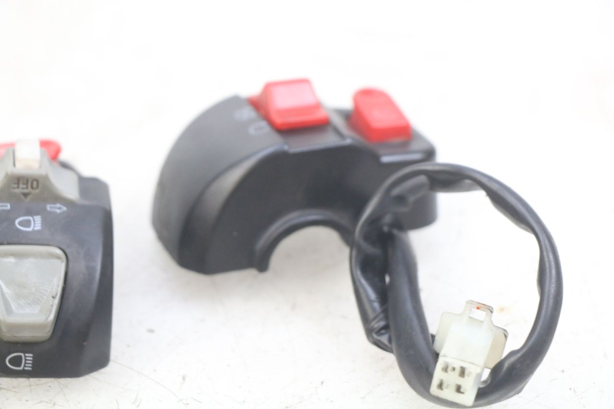 photo de HANDLEBAR SWITCHES KSR PANDORA 4T 50 (2018 - 2023) - Zoom on usage condition