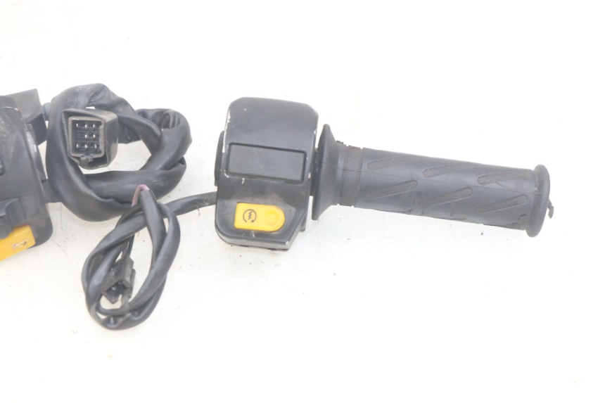 photo de HANDLEBAR SWITCHES PEUGEOT KISBEE 2T 50 (2010 - 2017)