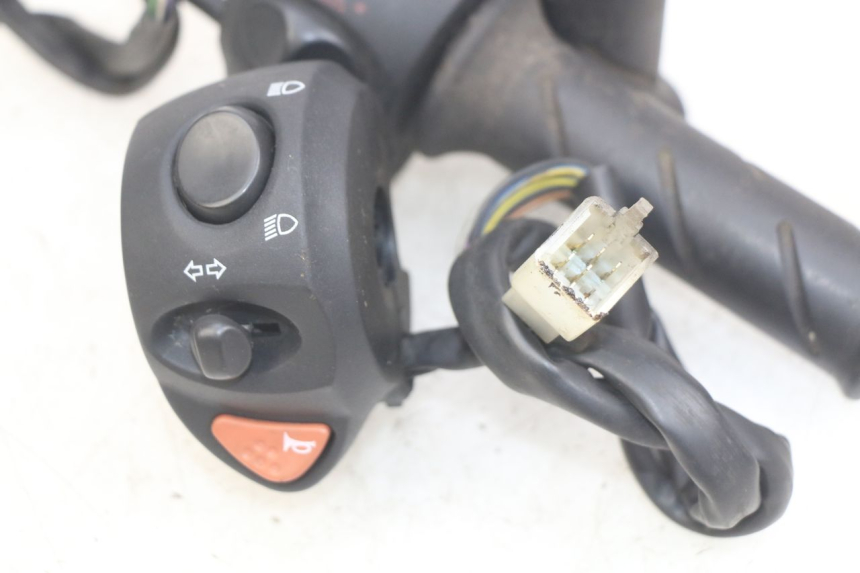 photo de HANDLEBAR SWITCHES PEUGEOT SATELIS 125 (2006 - 2009)