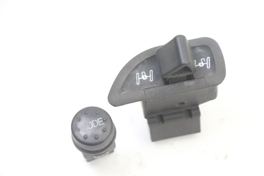 photo de HAND SWITCHES PIAGGIO MP3 LT 400 (2007 - 2012)