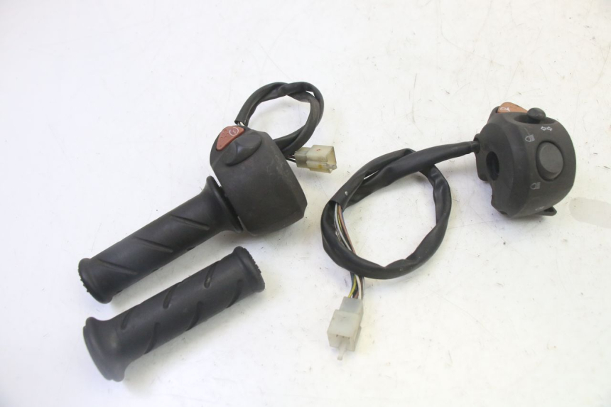 photo de HANDLEBAR SWITCHES PEUGEOT SATELIS 125 (2006 - 2009)