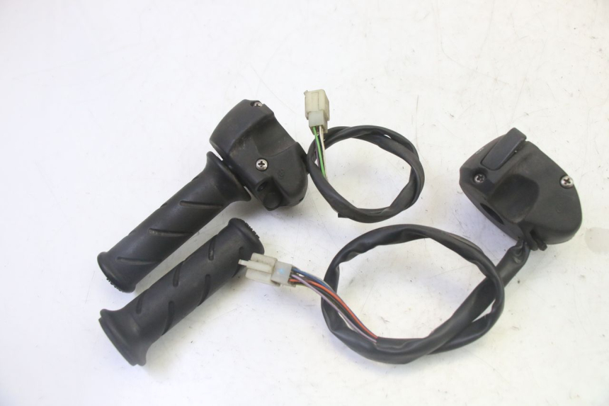 photo de HANDLEBAR SWITCHES PEUGEOT SATELIS 125 (2006 - 2009)