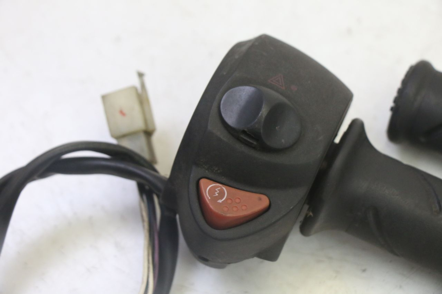 photo de HANDLEBAR SWITCHES PEUGEOT SATELIS 125 (2006 - 2009)