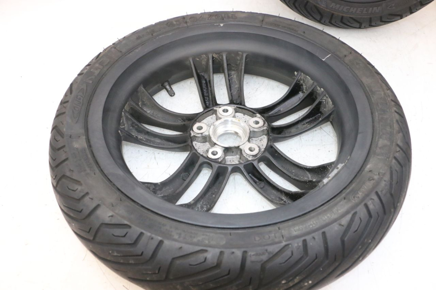 photo de RIMS PAIR PIAGGIO MP3 HPE 300 (2019 - 2026) - Surface and material condition