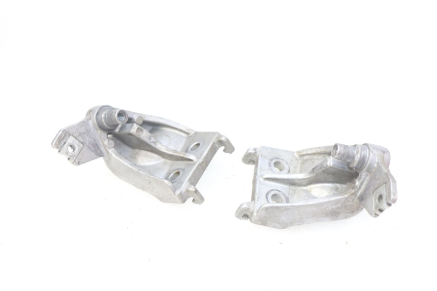 photo de PAIR OF REAR FOOTREST BRACKETS MBK OVETTO 2T 50 (2007 - 2017)