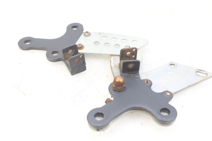 photo de PAIR OF FRONT FOOTREST BRACKETS YAMASAKI RAPTOR 50 (2013 - 2018)