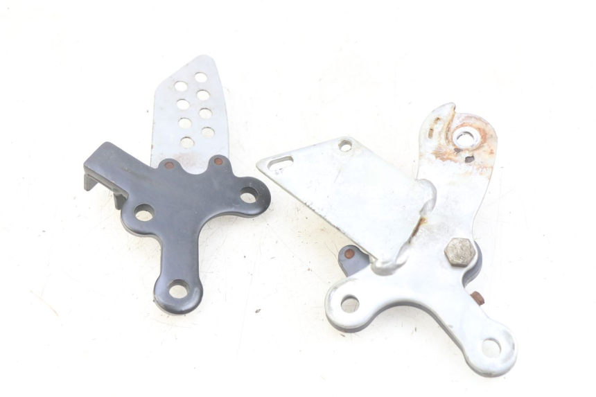 photo de PAIR OF FRONT FOOTREST BRACKETS YAMASAKI RAPTOR 50 (2013 - 2018)