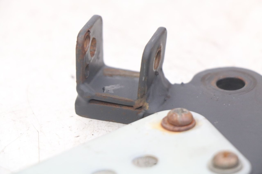 photo de PAIR OF FRONT FOOTREST BRACKETS YAMASAKI RAPTOR 50 (2013 - 2018)