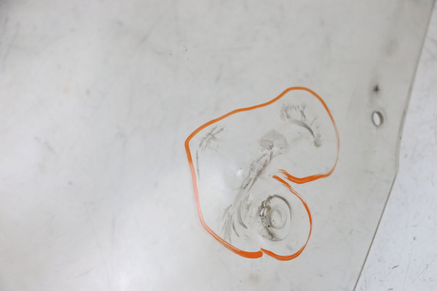 photo de WINDSCREEN KAWASAKI GPZ RX 1000 (1986 - 1988) - Fixing points details