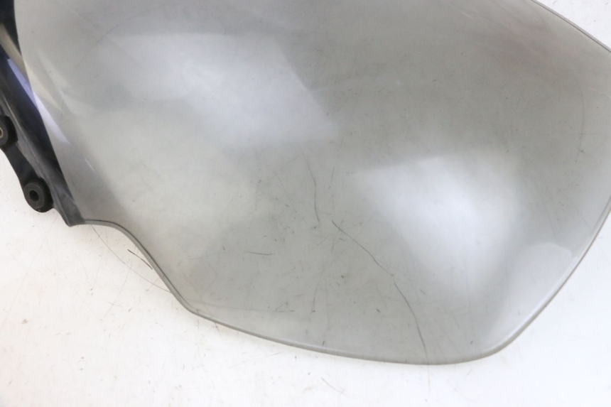 photo de WINDSCREEN PIAGGIO X8 125 (2004 - 2007) - Fixing points details