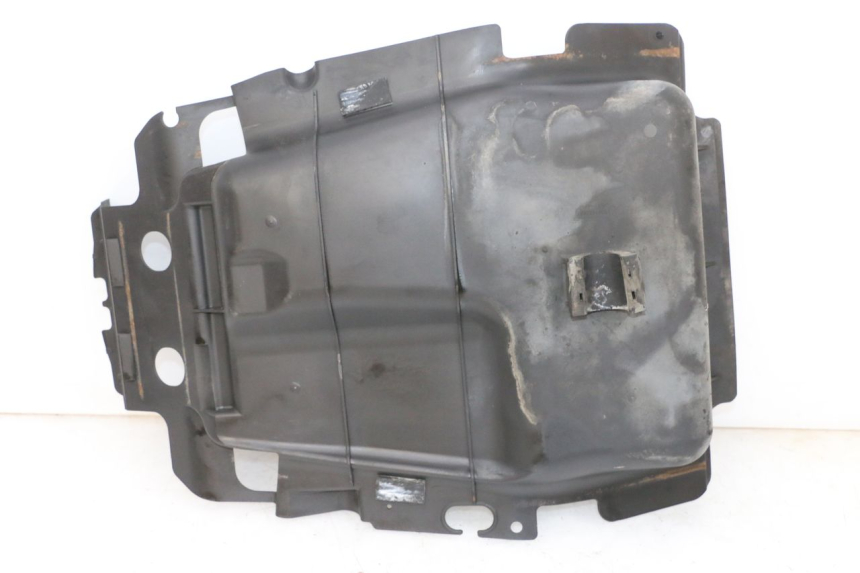 photo de REAR WHEEL ARCH SUZUKI BURGMAN 650 (2013 - 2020)