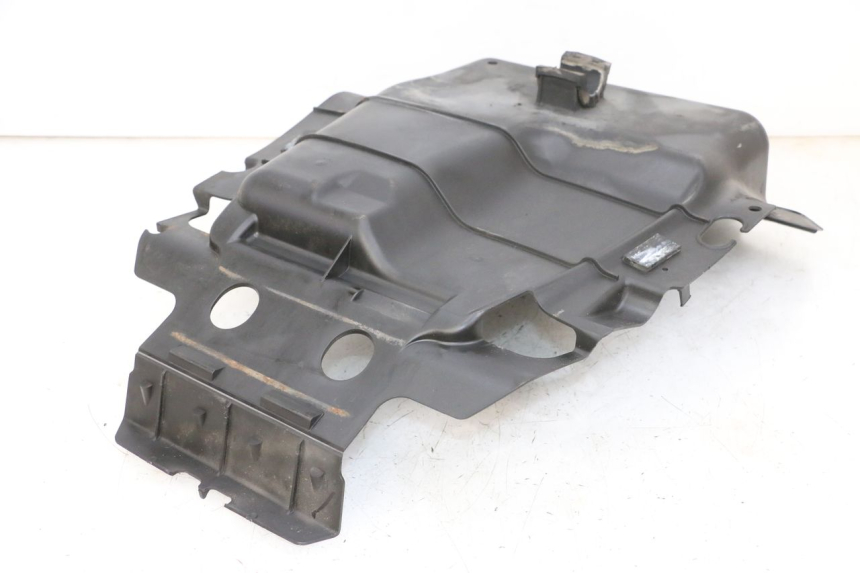 photo de REAR WHEEL ARCH SUZUKI BURGMAN 650 (2013 - 2020)