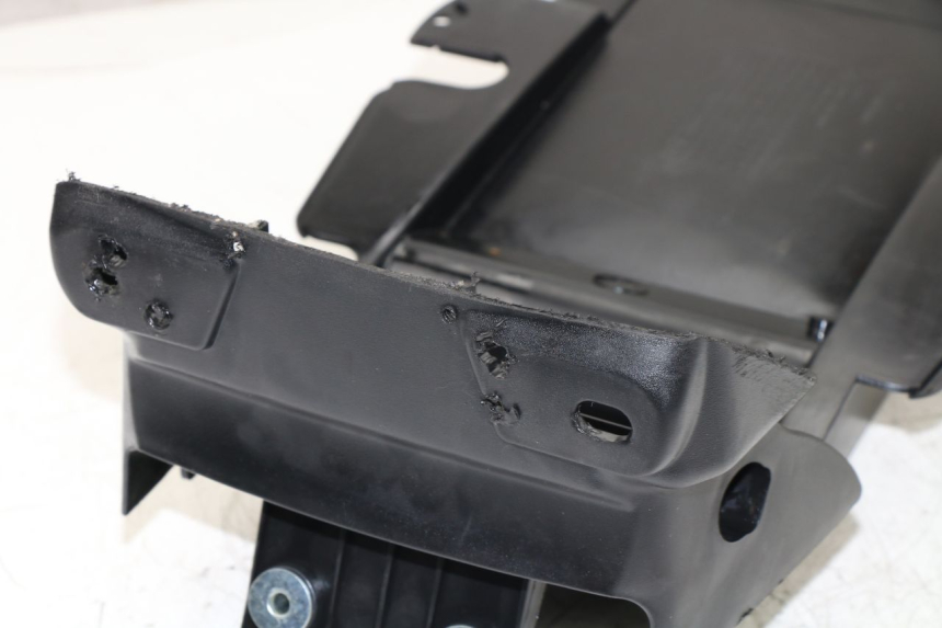 photo de REAR UNDERTRAY DAELIM VJ ROADWIN 125 (2004 - 2007)
