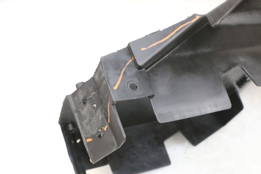 photo de REAR UNDERTRAY SUZUKI GSF N BANDIT 600 (1996 - 1999) - Technical close-up