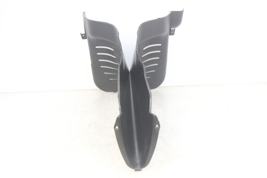 photo de FRONT WHEEL AXLE PIAGGIO MP3 LT 400 (2007 - 2012)