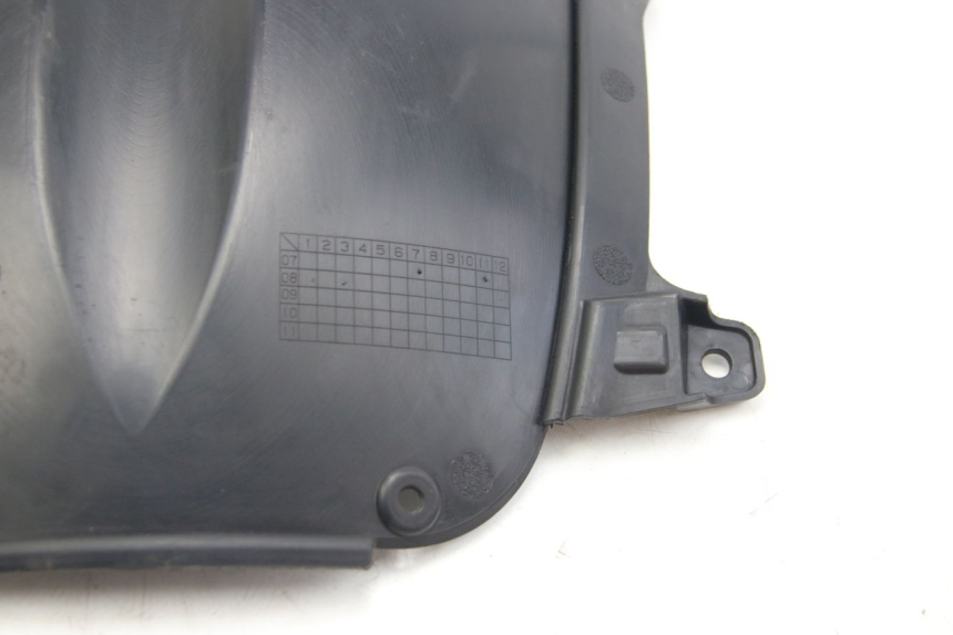 photo de FRONT WHEEL AXLE SUZUKI SIXTEEN 125 (2008 - 2010)