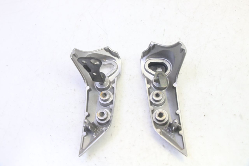 photo de HEADLIGHT BRACKET YAMAHA FZ6 N FAZER 600 (2004 - 2006)