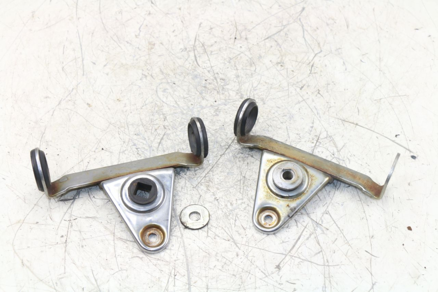 photo de HEADLIGHT BRACKET SUZUKI GN 125 (1997 - 2000)