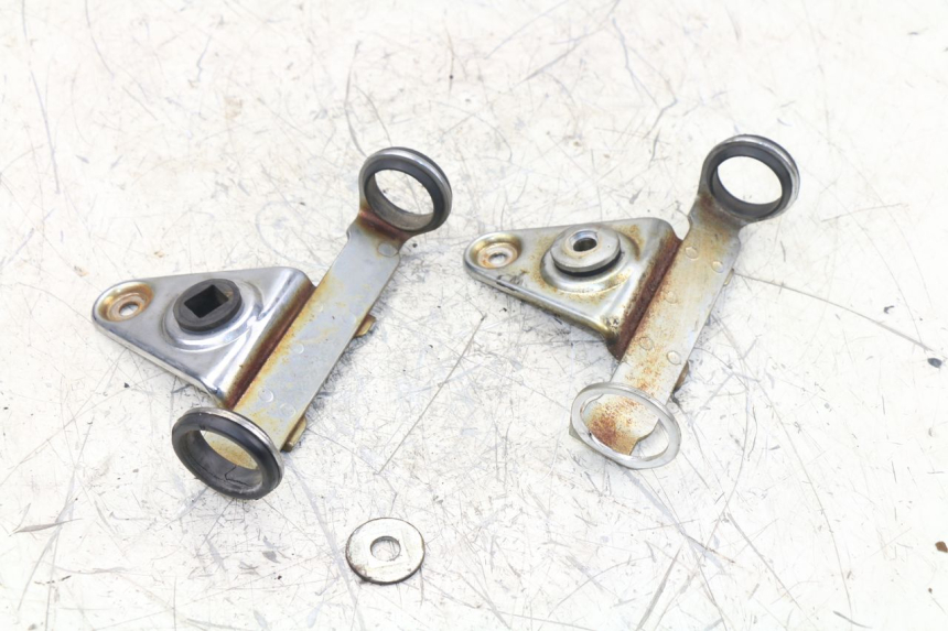 photo de HEADLIGHT BRACKET SUZUKI GN 125 (1997 - 2000)