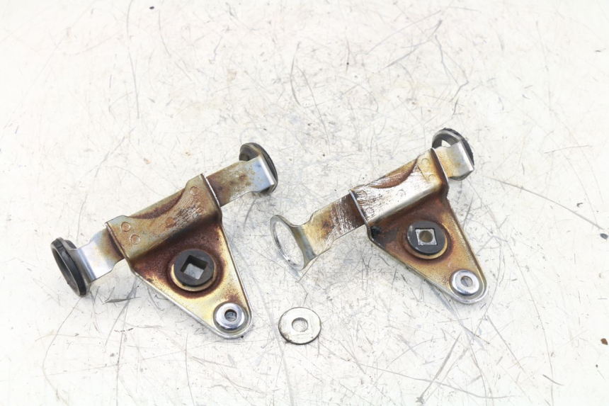 photo de HEADLIGHT BRACKET SUZUKI GN 125 (1997 - 2000)